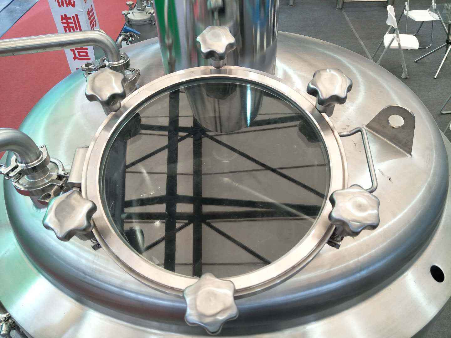 sight glass in the  top of tank.jpg